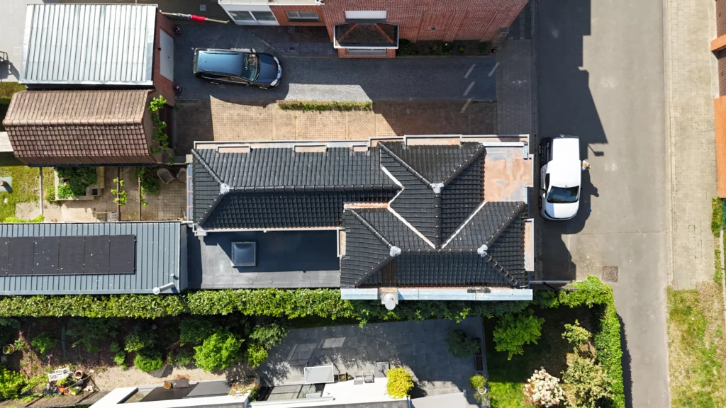 Realisatie van Curodak Bouwgroep van een dakrenovatie te Kortrijk
